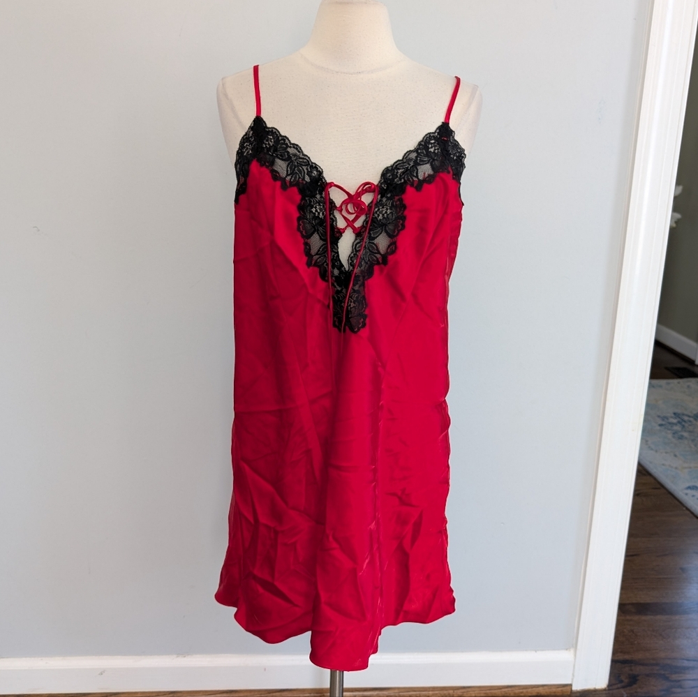 Vintage Women's Fredericks Of Hollywood 2X Black Red Lace Slip Chemise